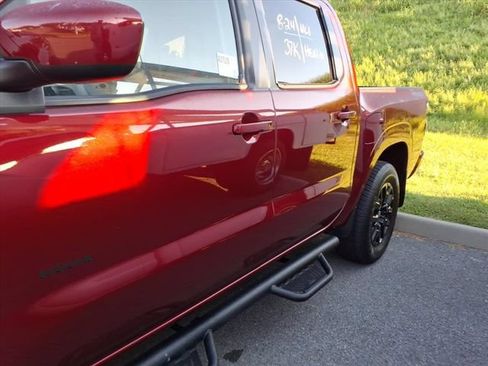 Used 2023 Nissan Frontier SV AWD/4WD image 5