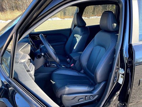 Used 2025 Subaru Forester Limited image 20