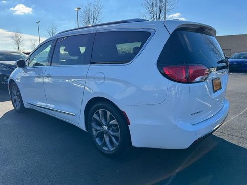 Used 2019 Chrysler Pacifica Limited image 5