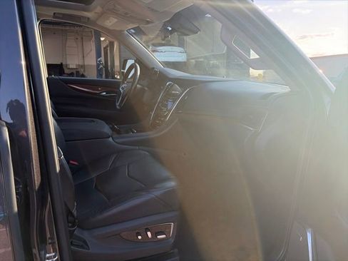 Used 2017 Cadillac Escalade ESV Premium Luxury image 45