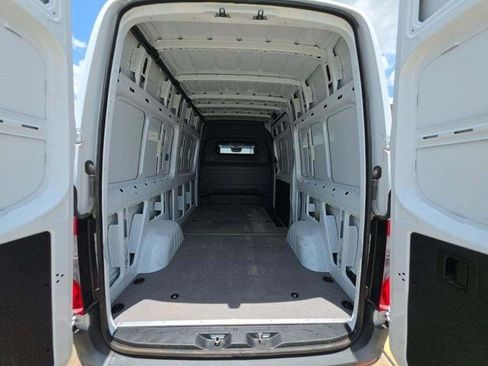 Used 2024 Mercedes-Benz Sprinter 2500 image 5