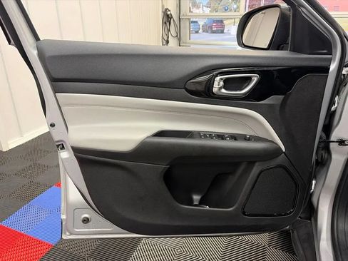 Used 2025 Jeep Compass Limited AWD/4WD image 8