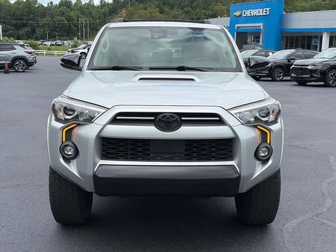 Used 2021 Toyota 4Runner Venture w/ Moonroof Package AWD/4WD image 6
