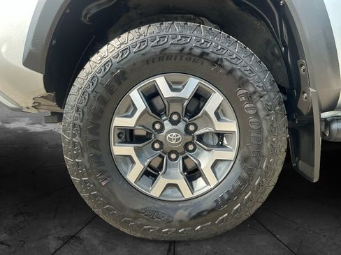 Used 2023 Toyota Tacoma TRD Off-Road AWD/4WD image 15