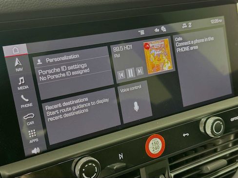 Certified 2025 Porsche Macan image 17