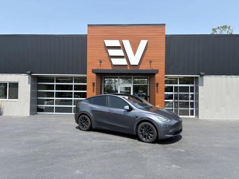 Used 2021 Tesla Model Y Long Range AWD/4WD image 1