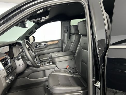 Used 2025 GMC Yukon XL Denali image 21