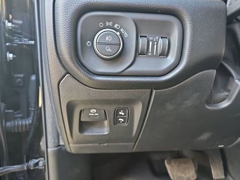 Used 2019 RAM 1500 Laramie image 28