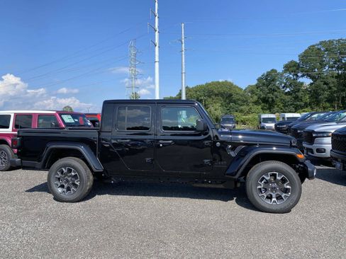 New 2026 Jeep Gladiator Sport AWD/4WD image 2
