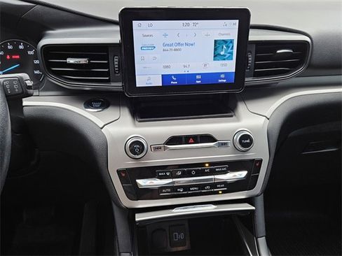 Used 2023 Ford Explorer XLT image 17