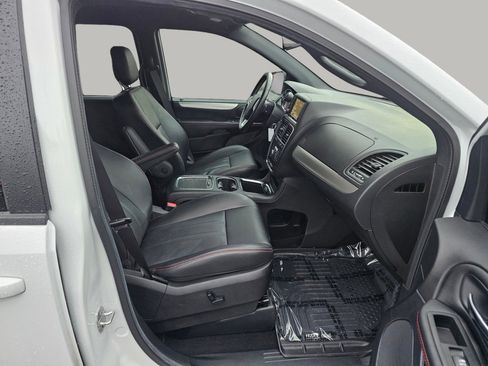 Used 2016 Dodge Grand Caravan R/T w/ Safety Sphere Group image 26