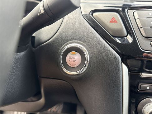 Used 2020 Nissan Pathfinder SV image 30