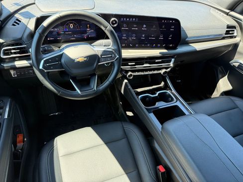 Used 2025 Chevrolet Traverse LT AWD/4WD image 15