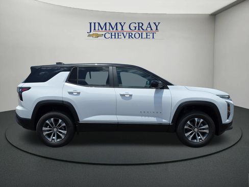 New 2026 Chevrolet Equinox LT w/ Convenience Package II FWD image 6