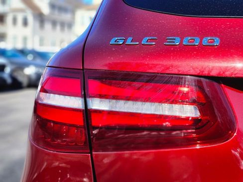 Used 2018 Mercedes-Benz GLC 300 4MATIC image 9