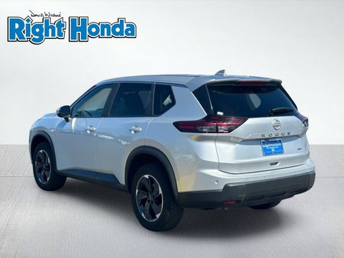 Used 2025 Nissan Rogue SV AWD/4WD image 4