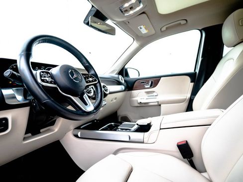 Used 2023 Mercedes-Benz GLB 250 4MATIC image 4