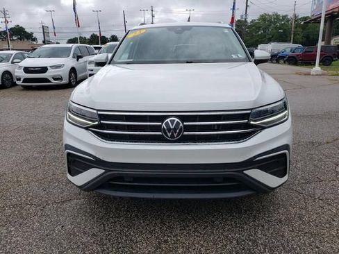 Used 2023 Volkswagen Tiguan SE w/ Panoramic Sunroof Package AWD/4WD image 9