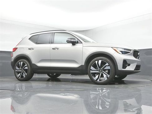 Used 2024 Volvo XC40 B5 Plus w/ Protection Package Premier image 35