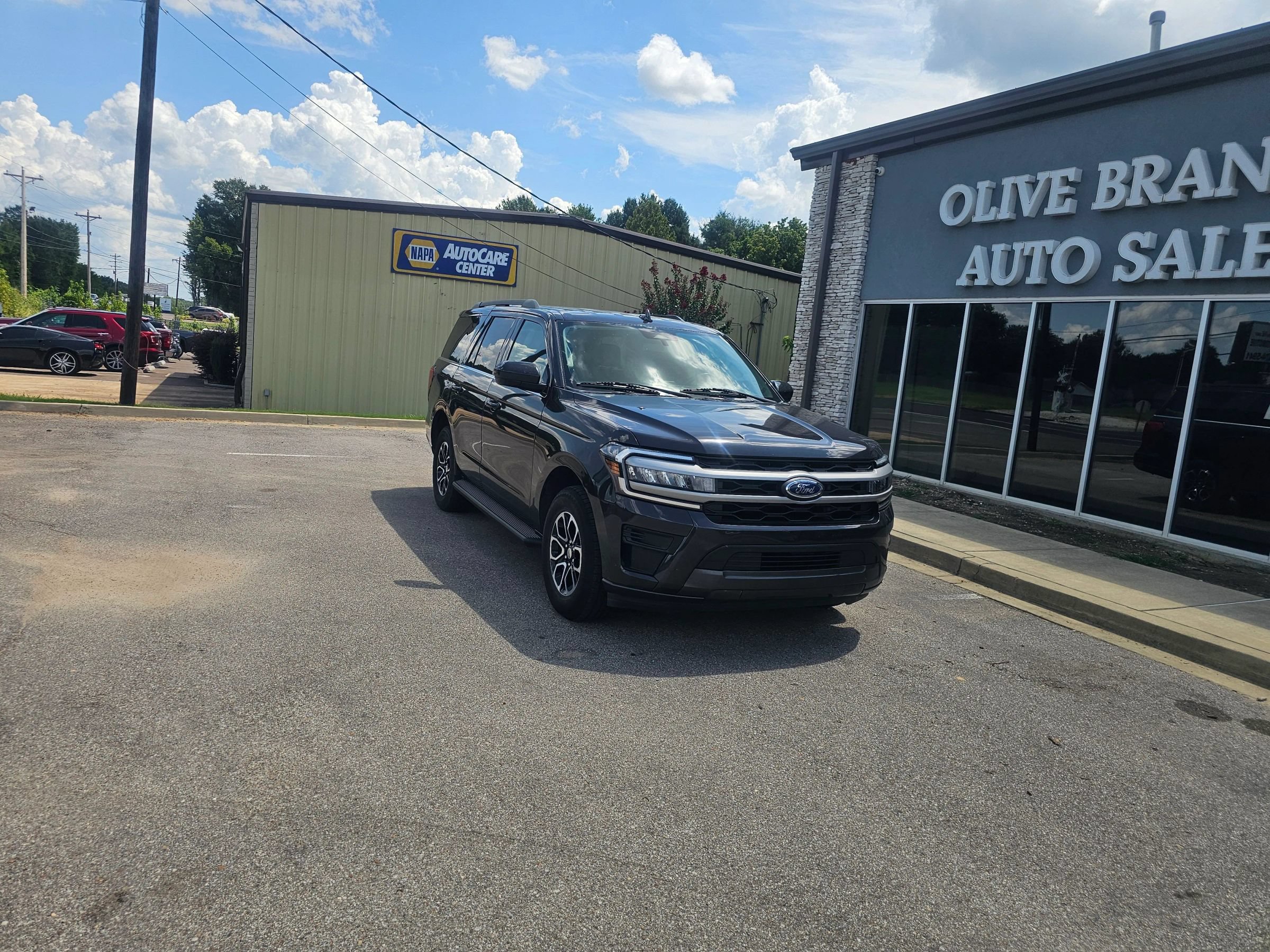 Used 2024 Ford Expedition XLT RWD image 6