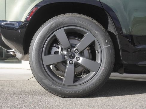 New 2026 Land Rover Defender 110 X-Dynamic SE image 32