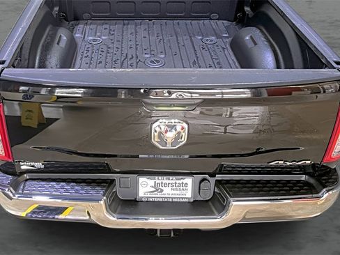 Used 2022 RAM 2500 Tradesman w/ Chrome Appearance Group image 11