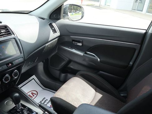 Used 2019 Mitsubishi Outlander Sport SE FWD image 24