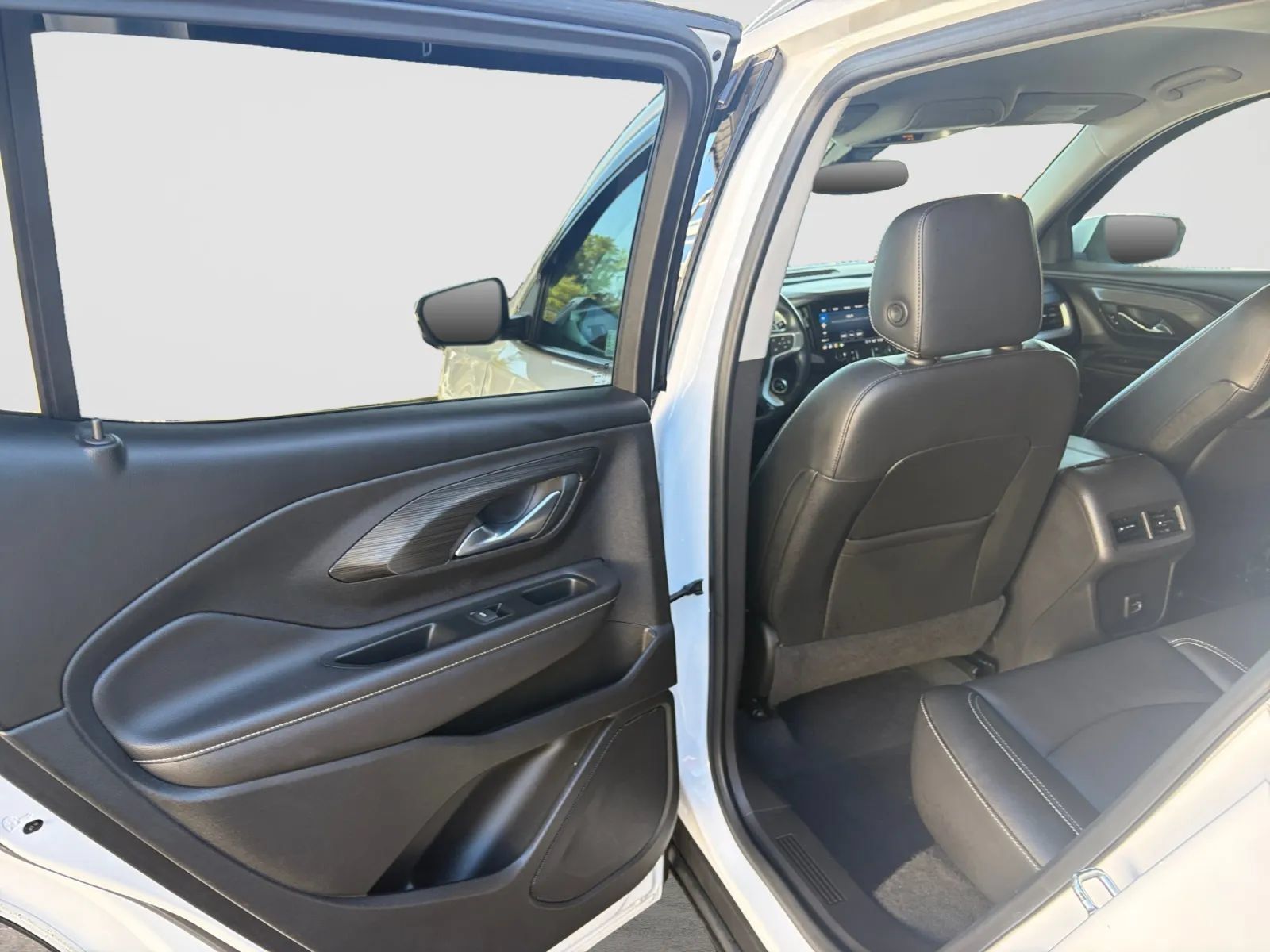 Used 2022 GMC Terrain SLT w/ LPO, Floor Liner Package AWD/4WD image 14