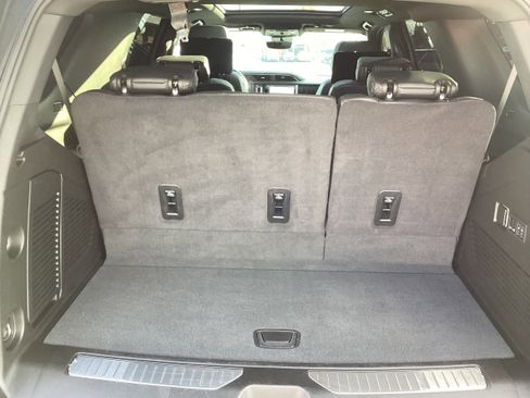 Used 2024 GMC Yukon Denali w/ Denali Reserve Package image 16