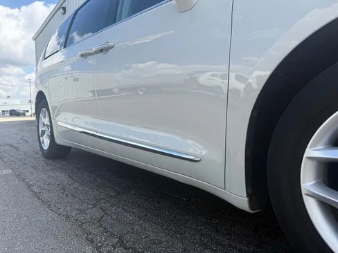 Used 2017 Chrysler Pacifica Touring-L Plus w/ Advanced Safetytec Group image 11