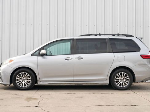 Used 2018 Toyota Sienna XLE Premium image 8