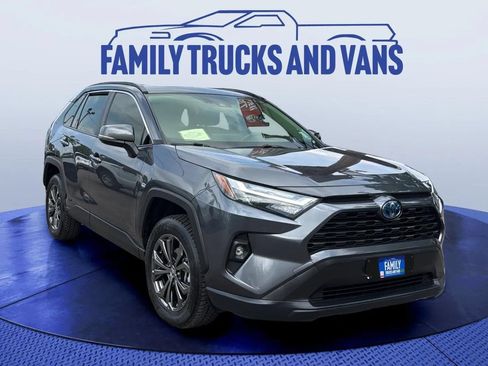Used 2023 Toyota RAV4 XLE Premium AWD/4WD image 7