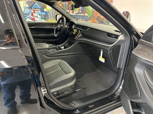 New 2025 Jeep Grand Cherokee L Limited w/ Luxury Tech Group II image 55