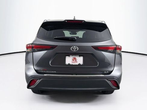 Used 2024 Toyota Highlander XLE FWD image 8