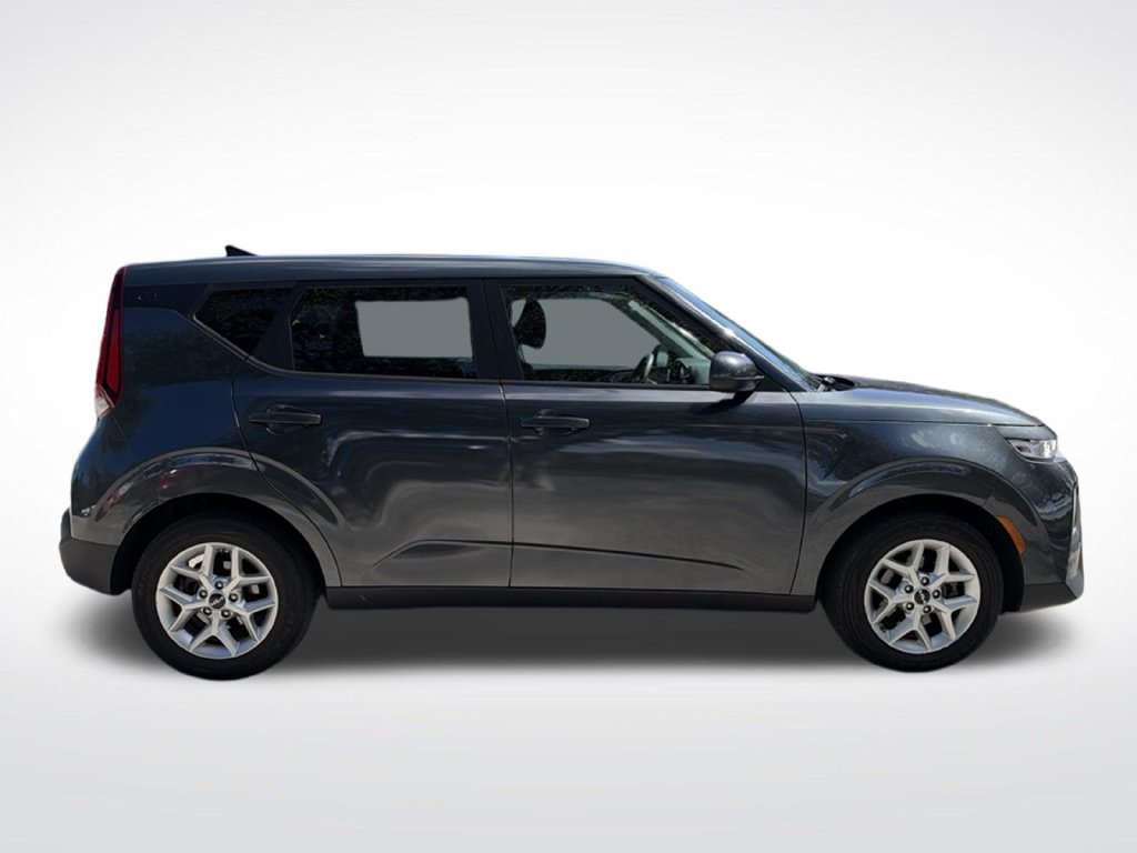 Used 2022 Kia Soul LX w/ Technology Package FWD image 4