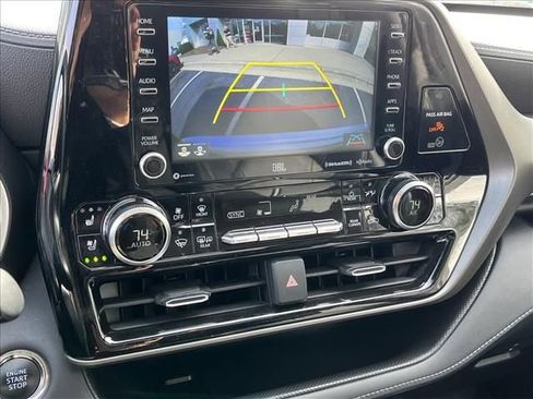 Used 2022 Toyota Highlander Limited image 11
