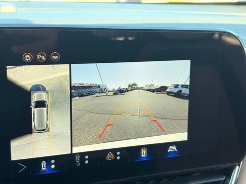 Used 2025 Chevrolet Equinox ACTIV w/ Safety and Technology Package FWD image 23