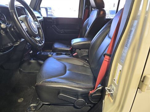 Used 2017 Jeep Wrangler Unlimited Rubicon w/ Quick Order Package 24Z Recon image 16