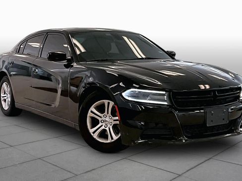 Used 2019 Dodge Charger SXT RWD image 2