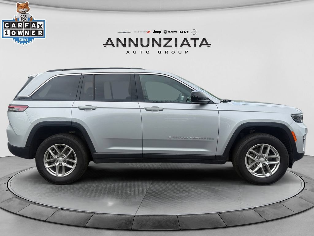 Used 2025 Jeep Grand Cherokee Laredo X w/ Luxury Tech Group I AWD/4WD image 6