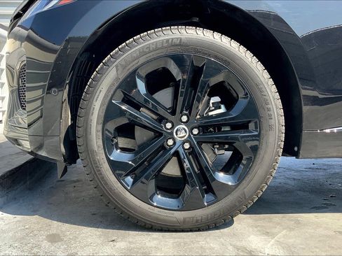 Used 2025 Jaguar F-PACE R-Dynamic S image 9