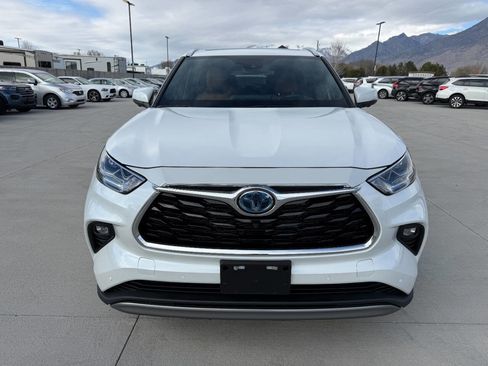 Used 2024 Toyota Highlander Platinum image 8