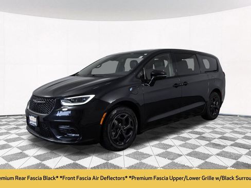 Used 2022 Chrysler Pacifica Touring-L w/ Uconnect Theater Family Group FWD image 17