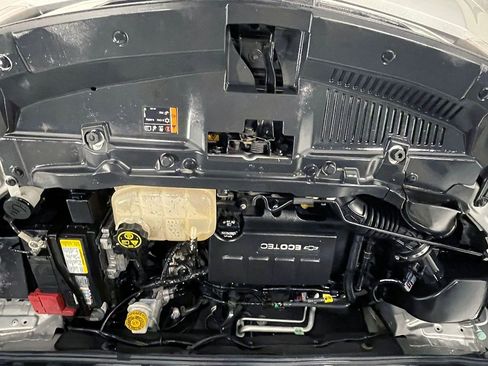 Used 2019 Chevrolet Trax LS FWD image 34