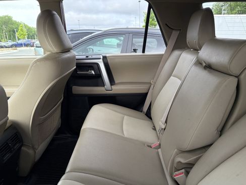Used 2018 Toyota 4Runner SR5 Premium AWD/4WD image 9