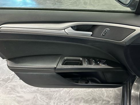 Used 2020 Ford Fusion SE FWD image 9