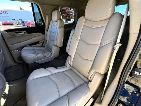 Used 2017 Cadillac Escalade Luxury image 20