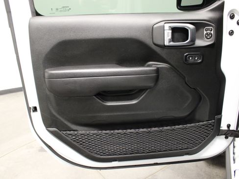 Used 2024 Jeep Wrangler Willys image 18