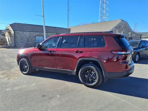 Certified 2025 Jeep Grand Cherokee L Laredo image 3