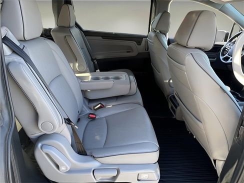 Used 2023 Honda Odyssey Elite image 14